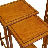 Quatuor de tables en bois de satin de l'époque édouardienne