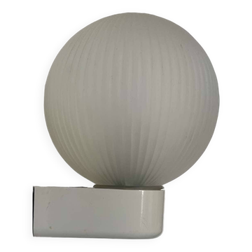 Vintage modernist wall light, white lacquered metal and sandblasted glass, France 1970