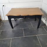 Table basse style Louis XV en chêne pied patiné noir