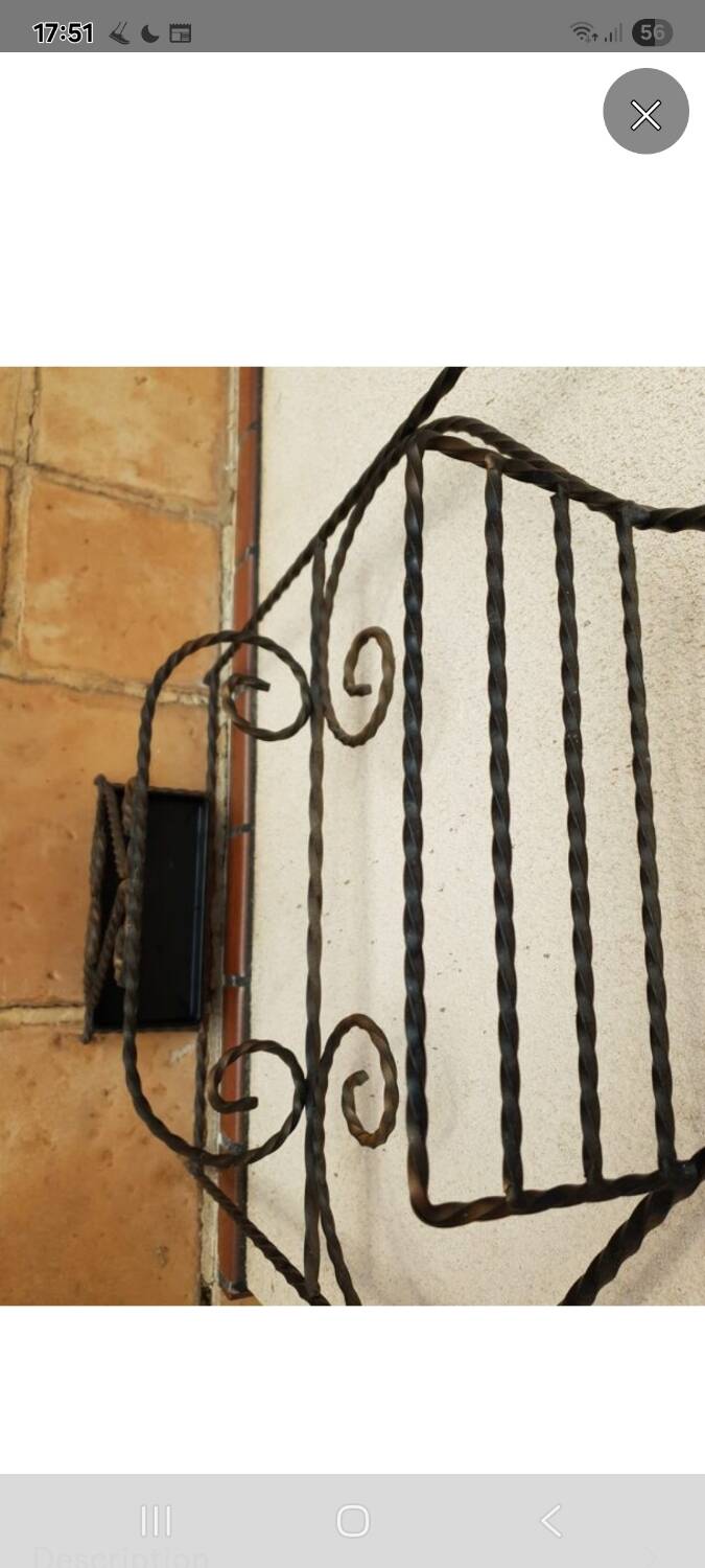 Wall-mounted coat rack