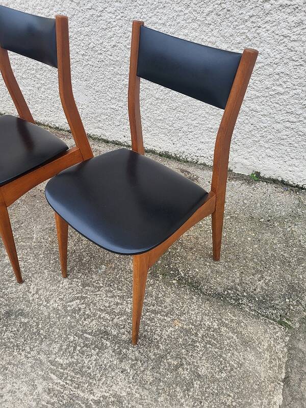 Série de 4 chaises scandinaves en skaï et bois, années 1960