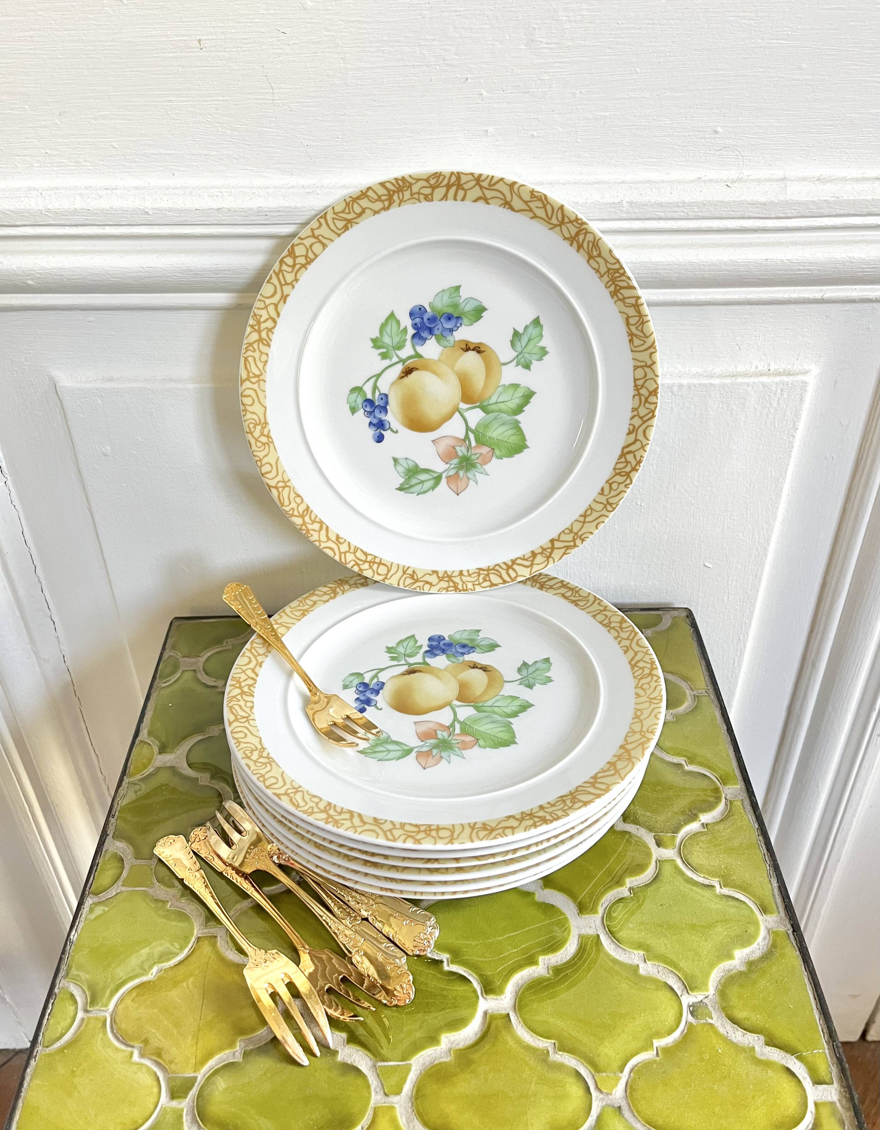 7 porcelain dessert plates