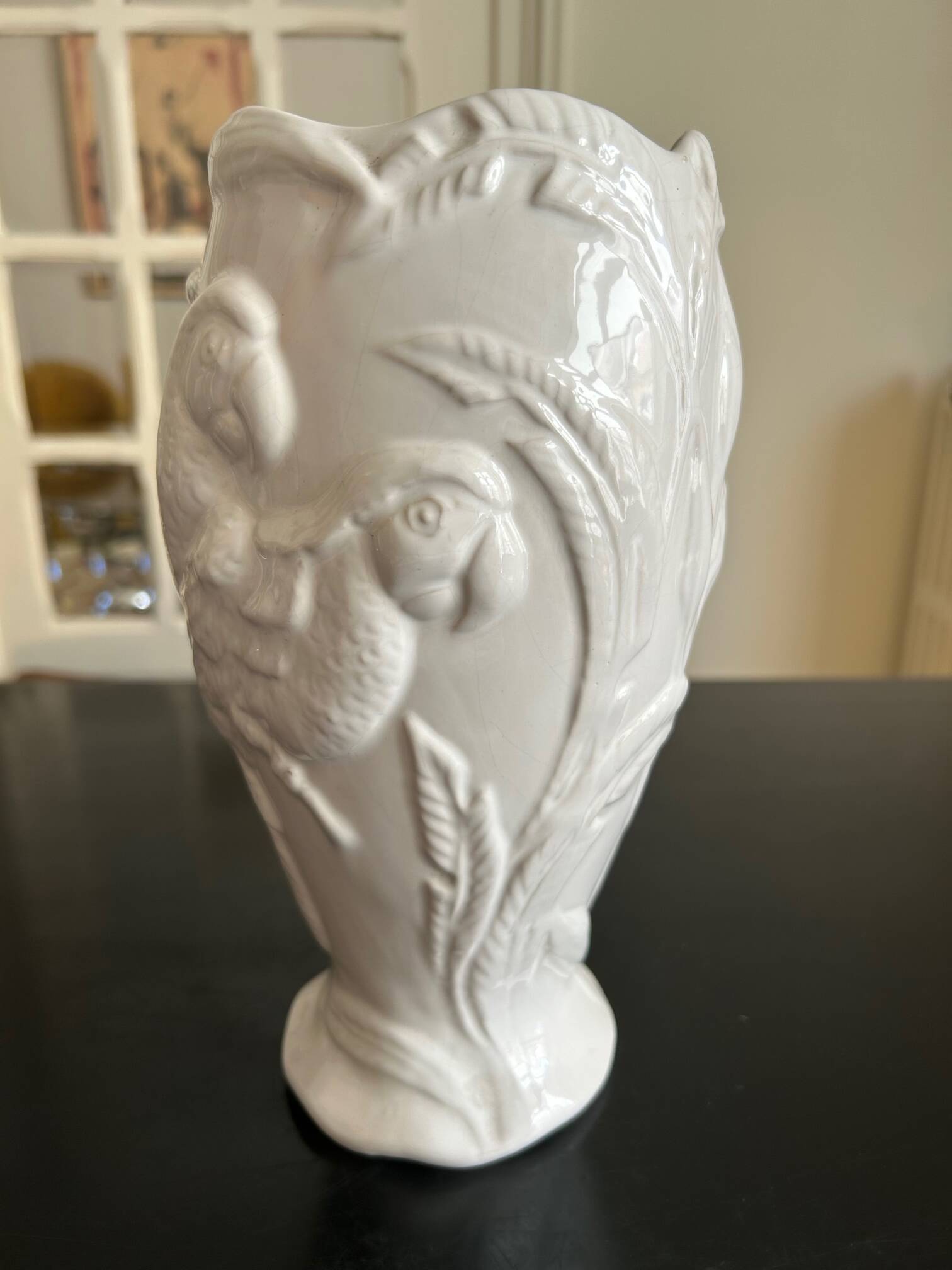 Vase with parrots