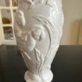 Vase with parrots