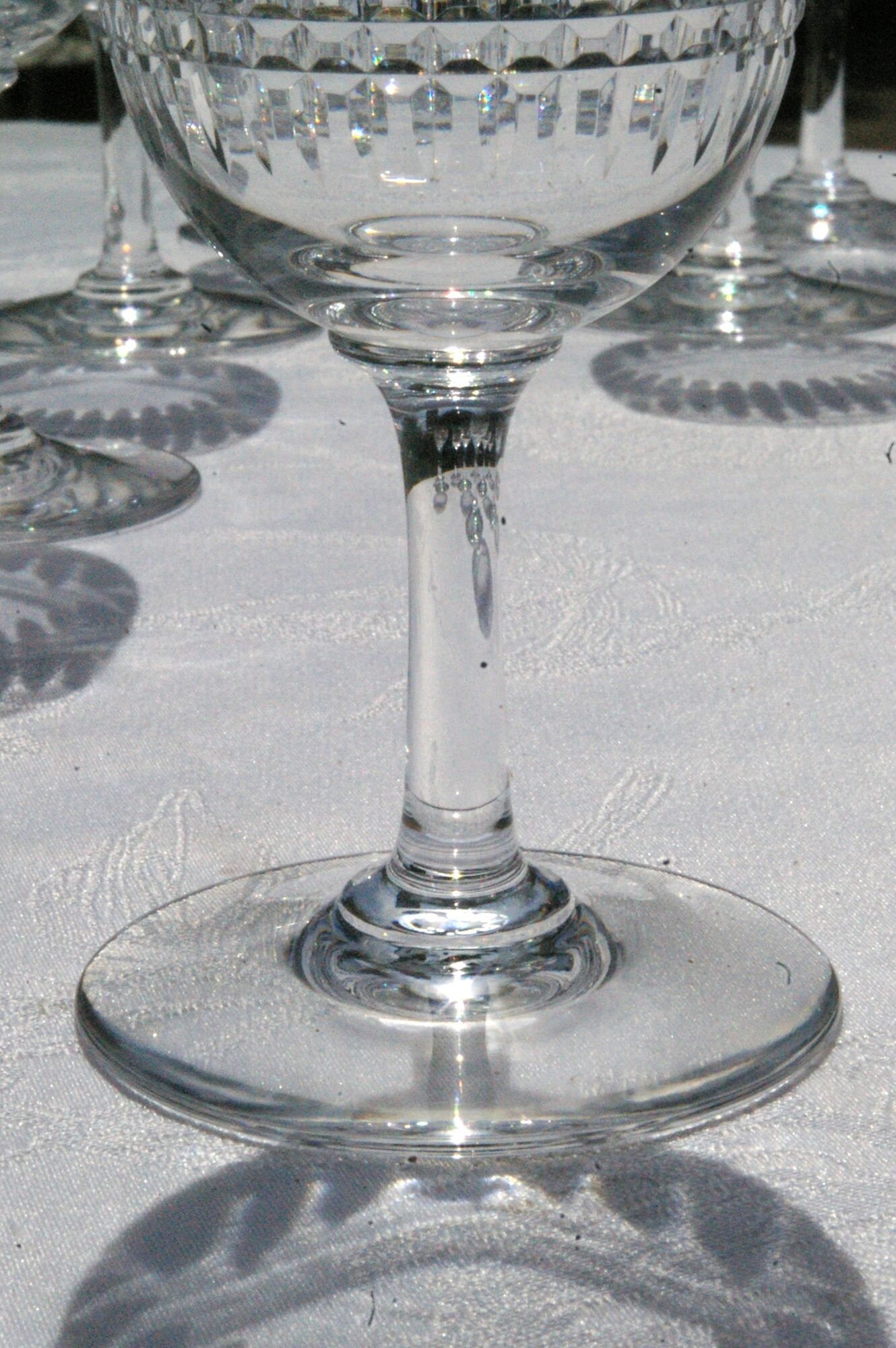BACCARAT NANCY - 12 Glasses of white wine in cut crystal - Signed - H 12,5cm
