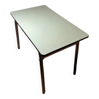 Table Formica verte et ses 2 chaises et 2 tabourets