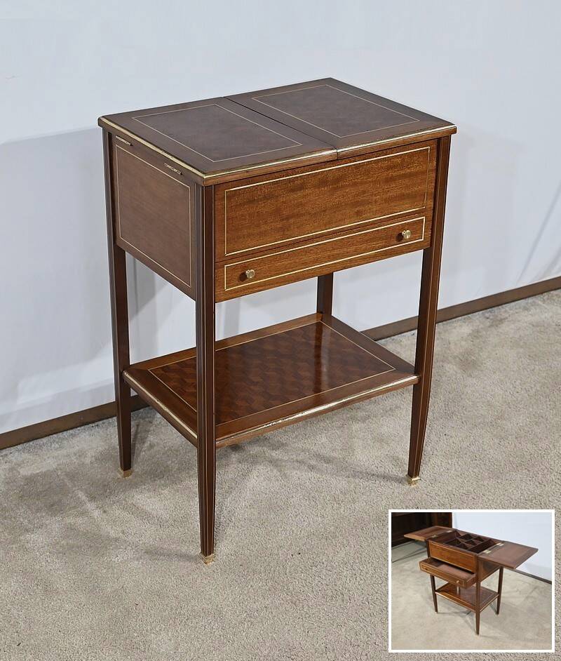 Small Mahogany Living Room Table, Directoire taste – Early 20th century