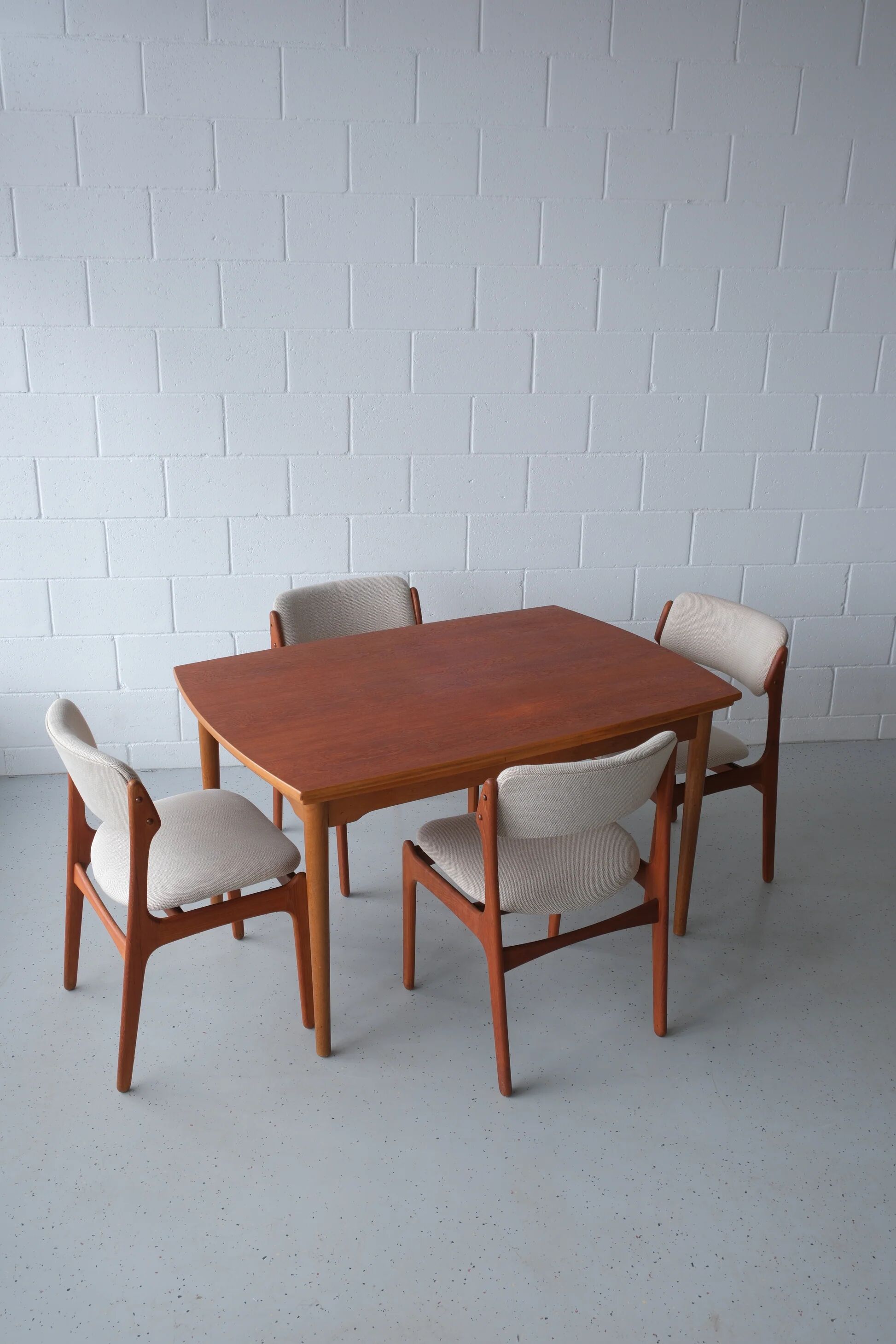 Table à manger en chêne danois et teck