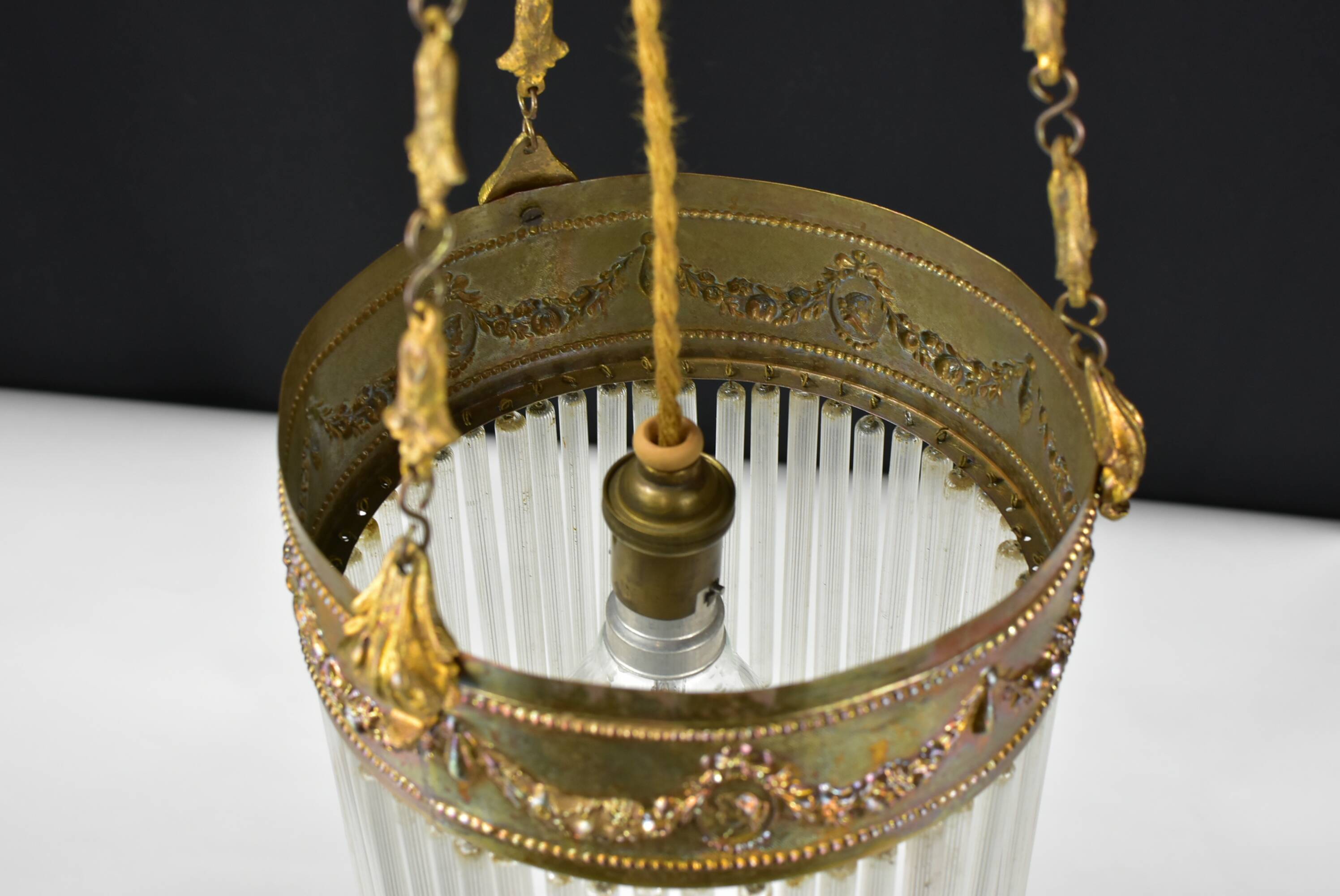 Glass tube tassel suspension
