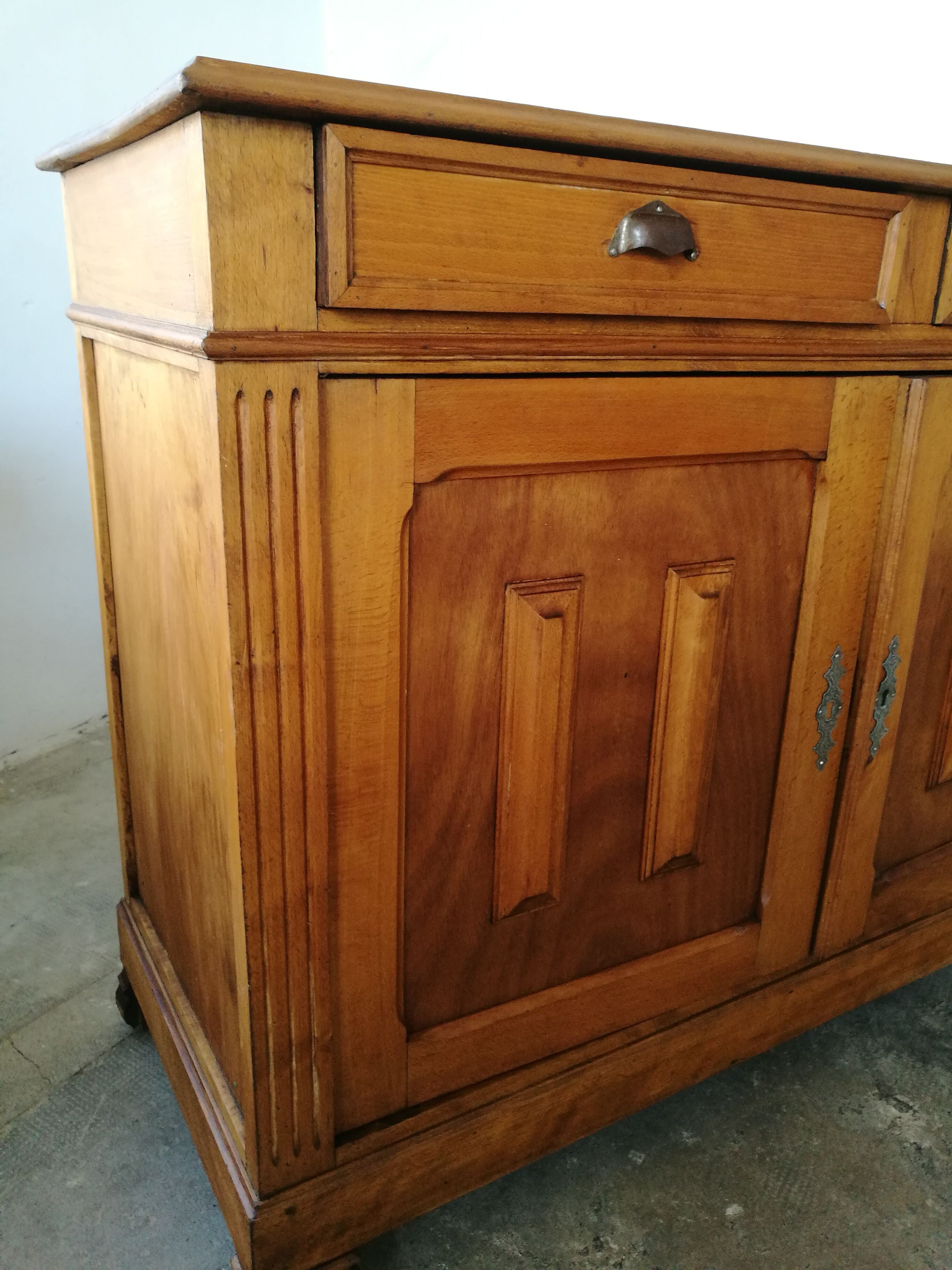 Buffet parisien, bois brut