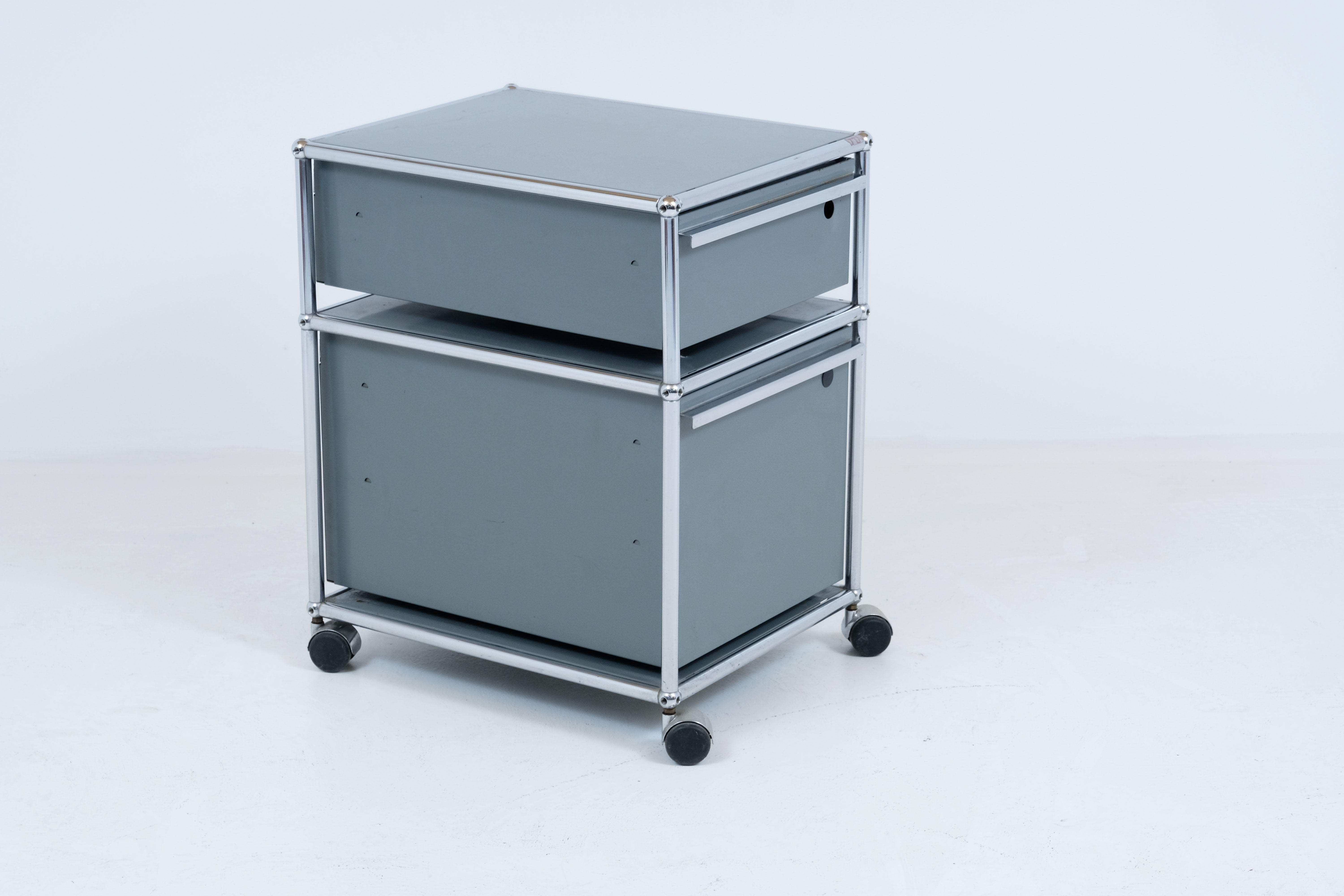 USM drawer box on wheels 1980