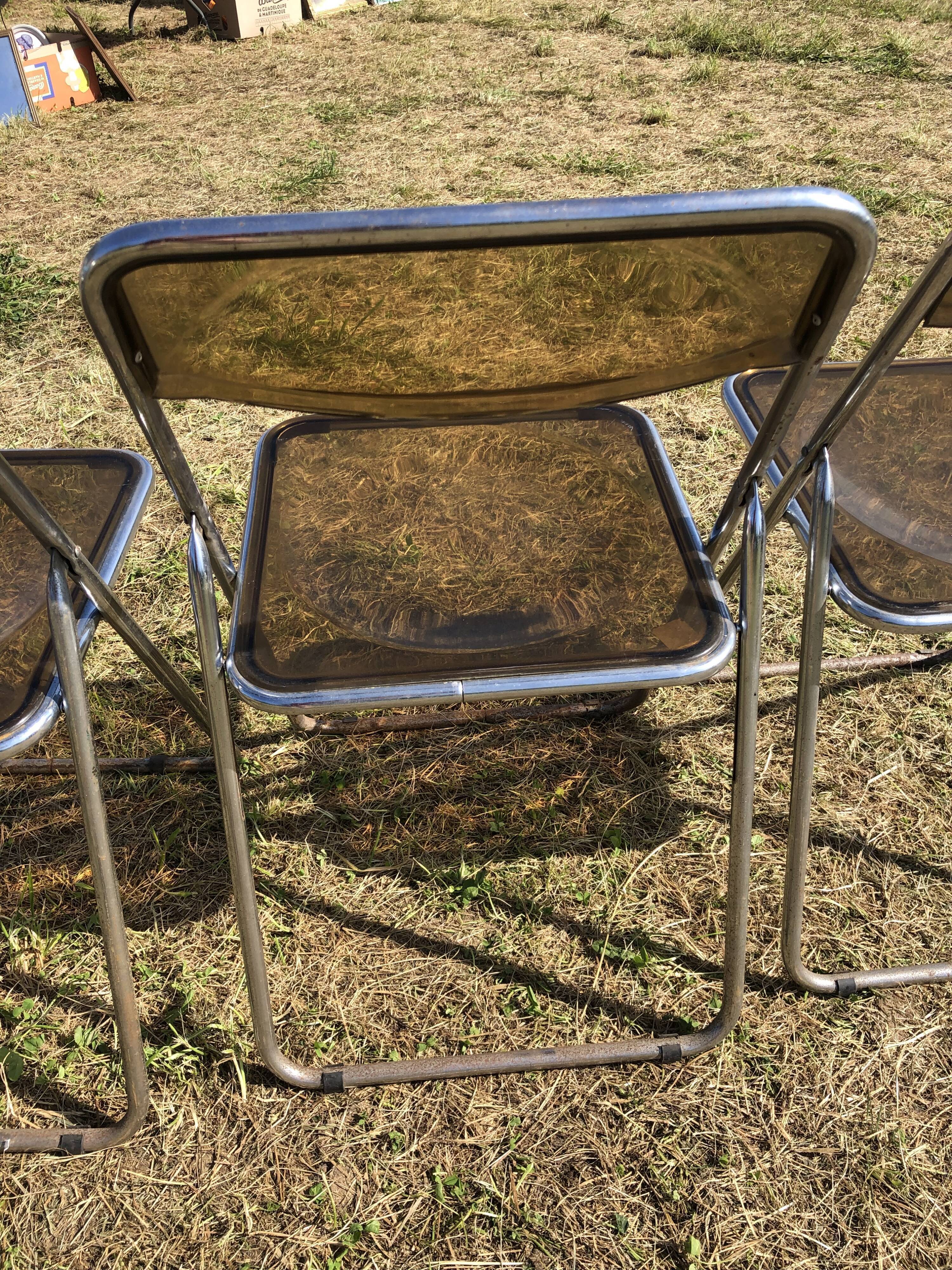 Lot 5 folding chairs in brown plexiglass 70s