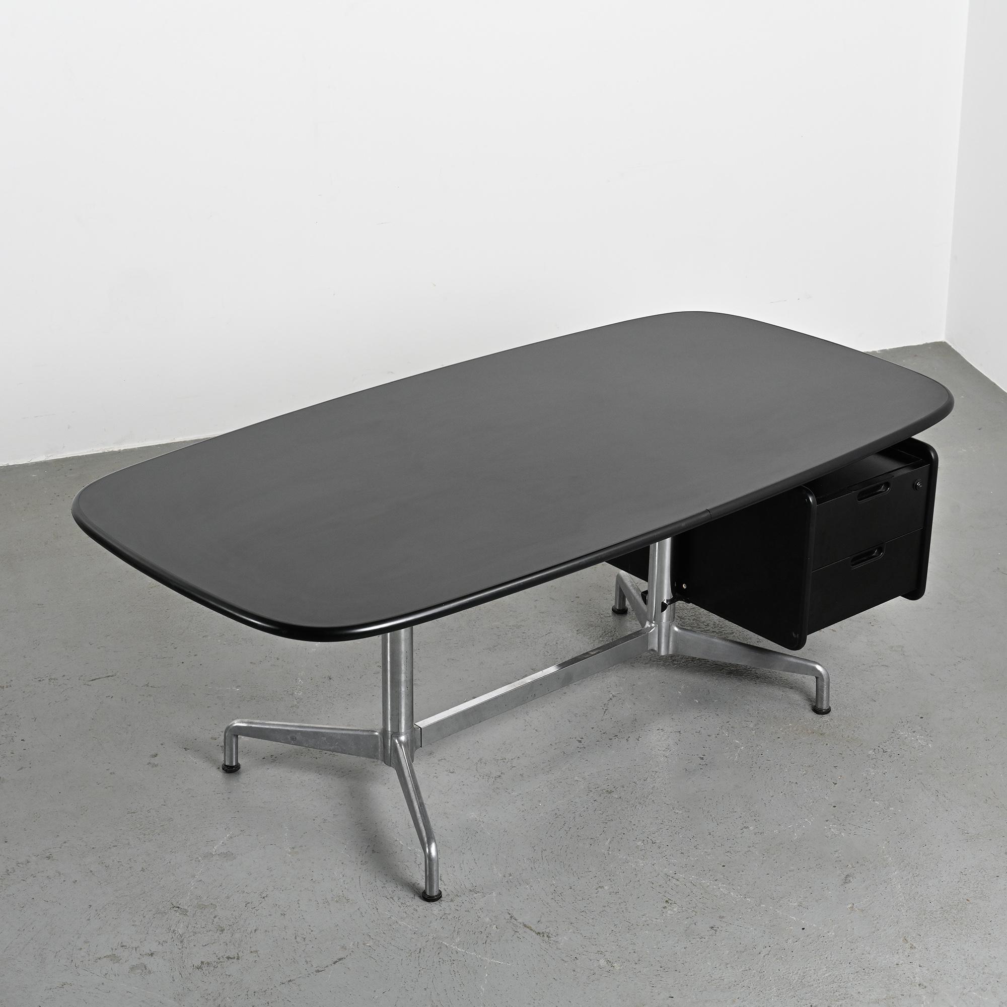Black desk by Giancarlo Piretti for Castelli, Italy, circa 1970.