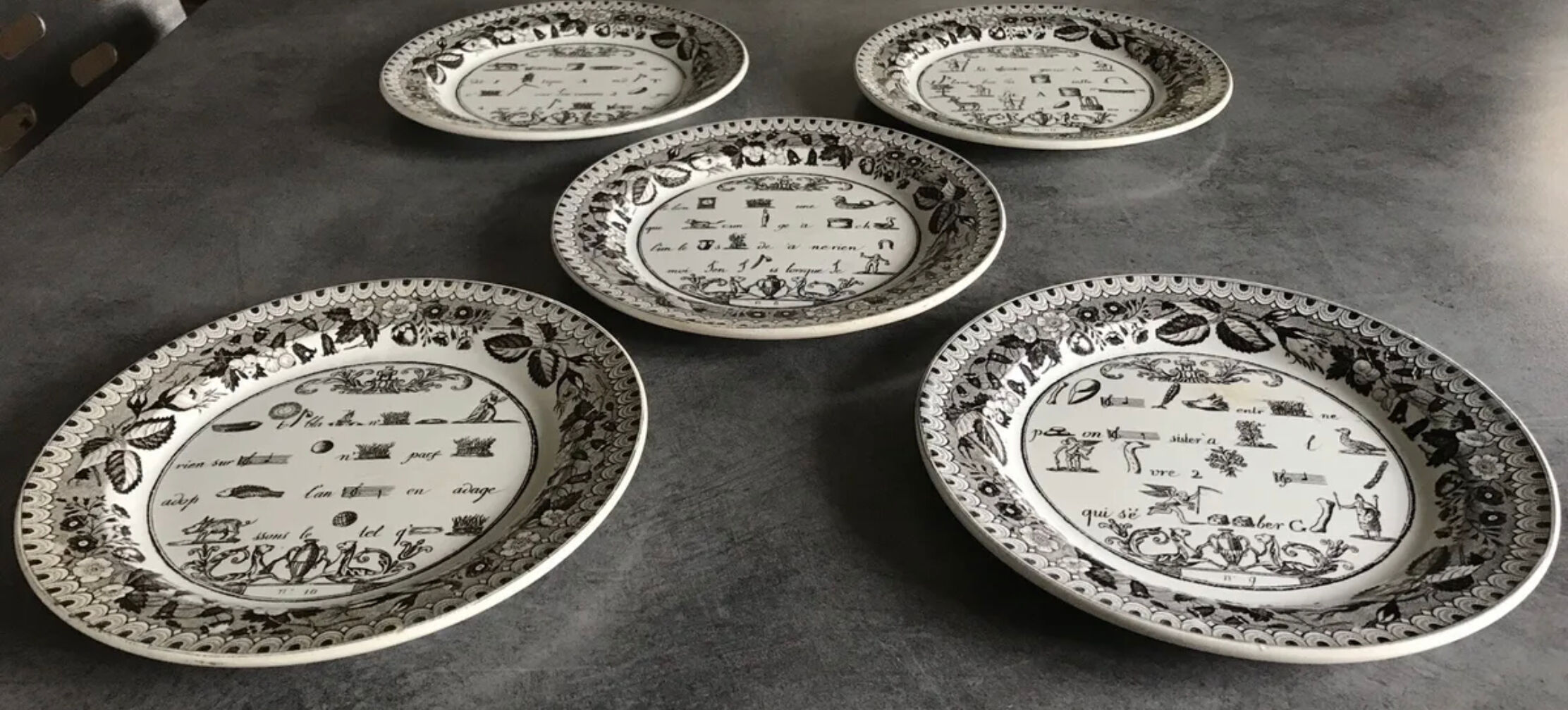 Lot of 5 plates in earthenware of choisy-le-roi, p&h, decoration of rébus, xixth