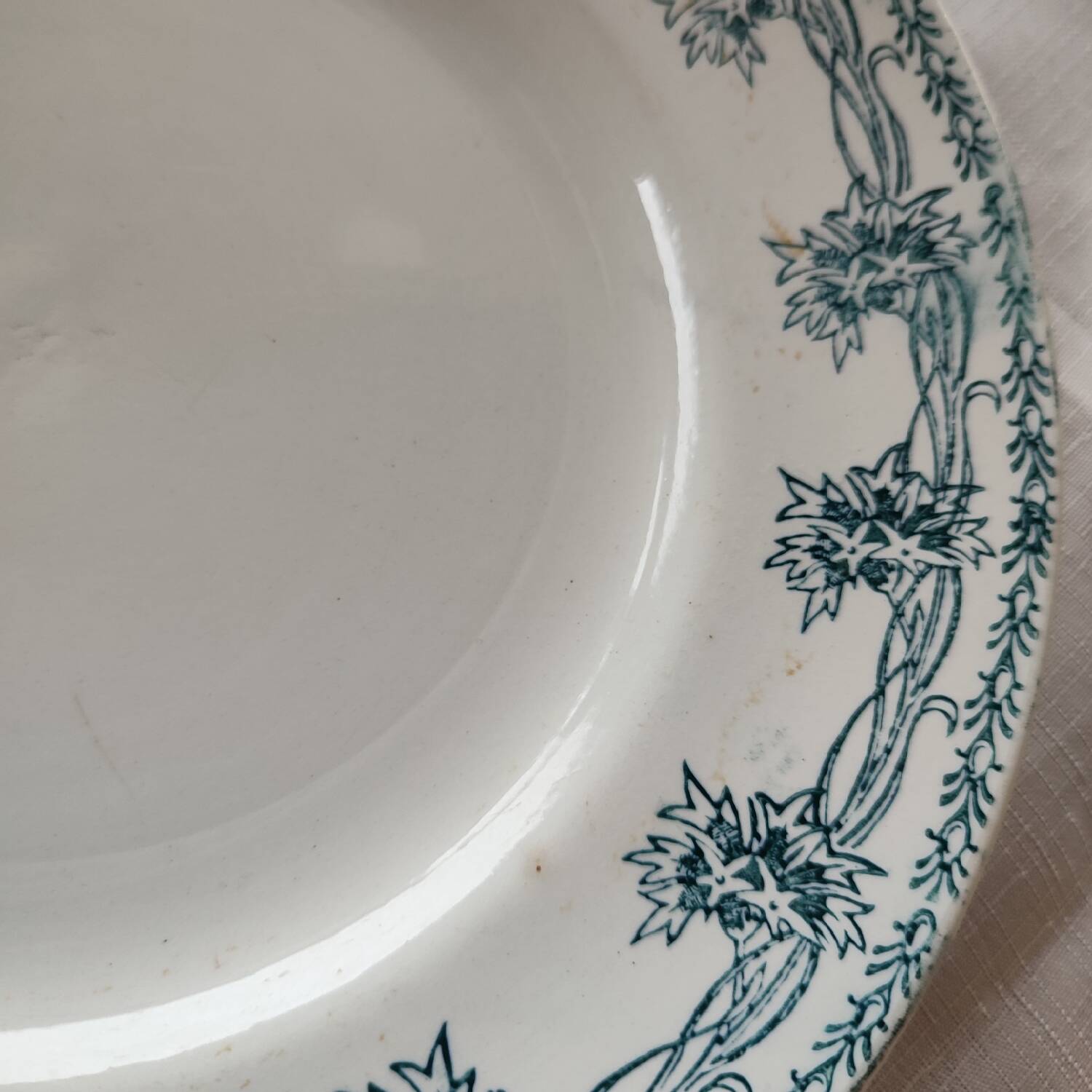 Set of 6 iron earth flat plates St Amand 4006