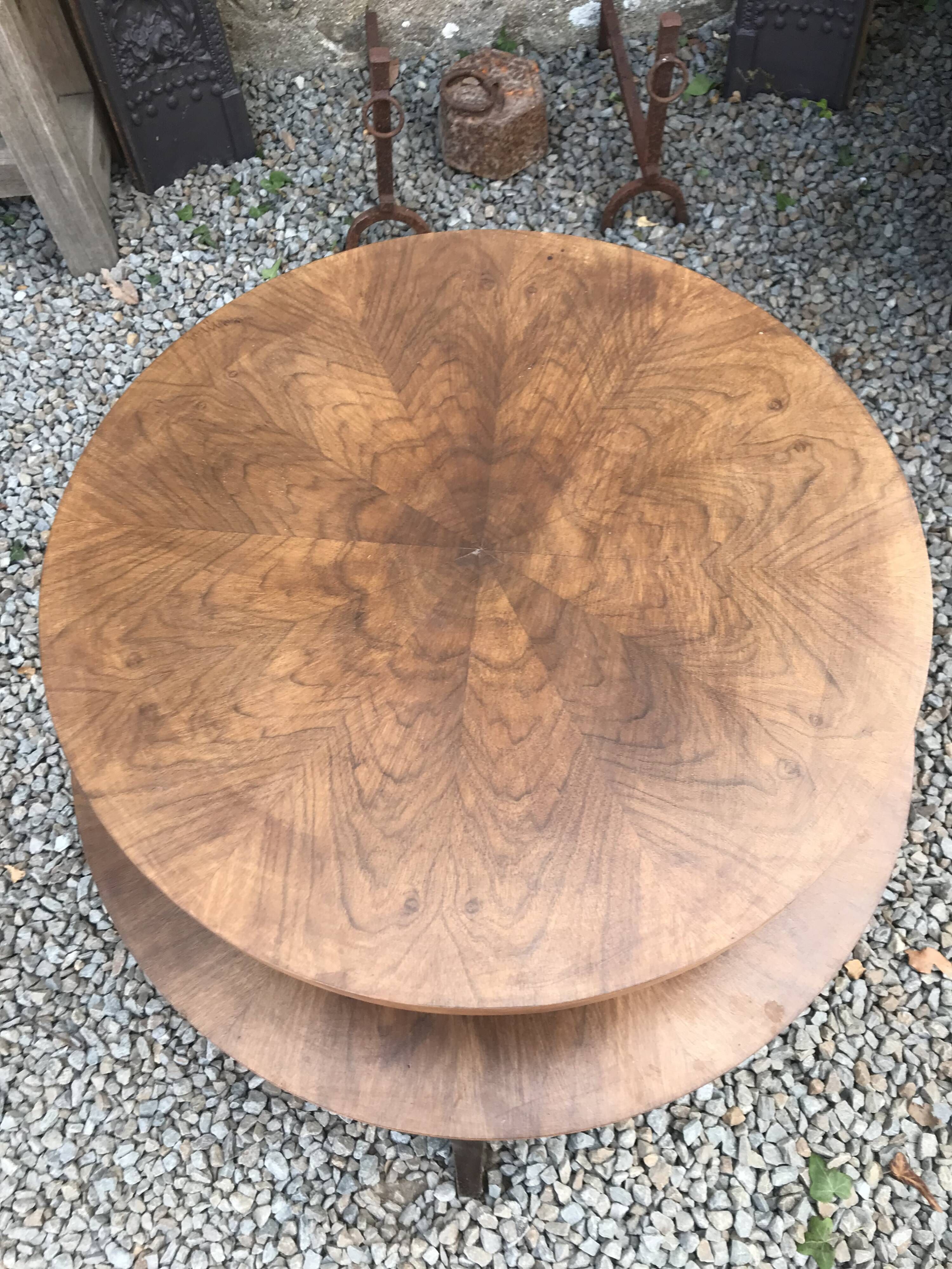 Round dessert table with 2 tiers