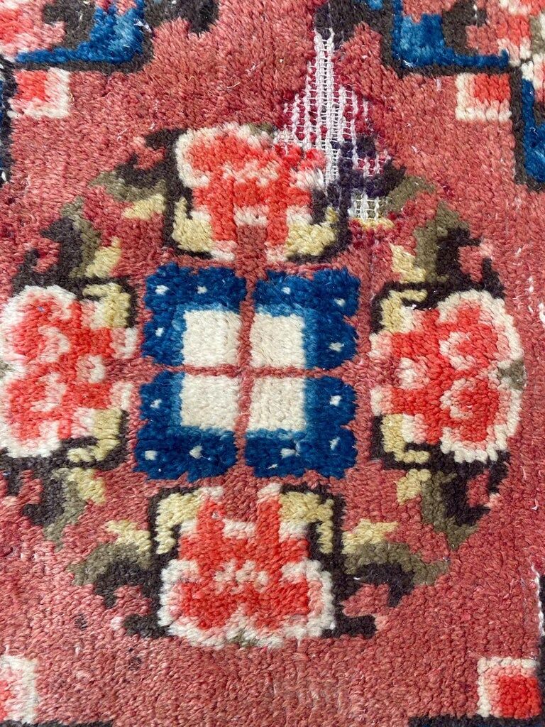 Chinese carpet antique square eliminated 66x61 cm