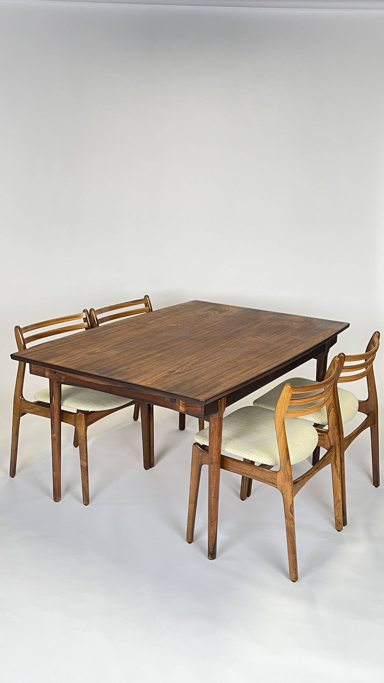 Scandinavian dining table in rosewood by Erik Riis Ager