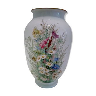 Vase blanc en opaline