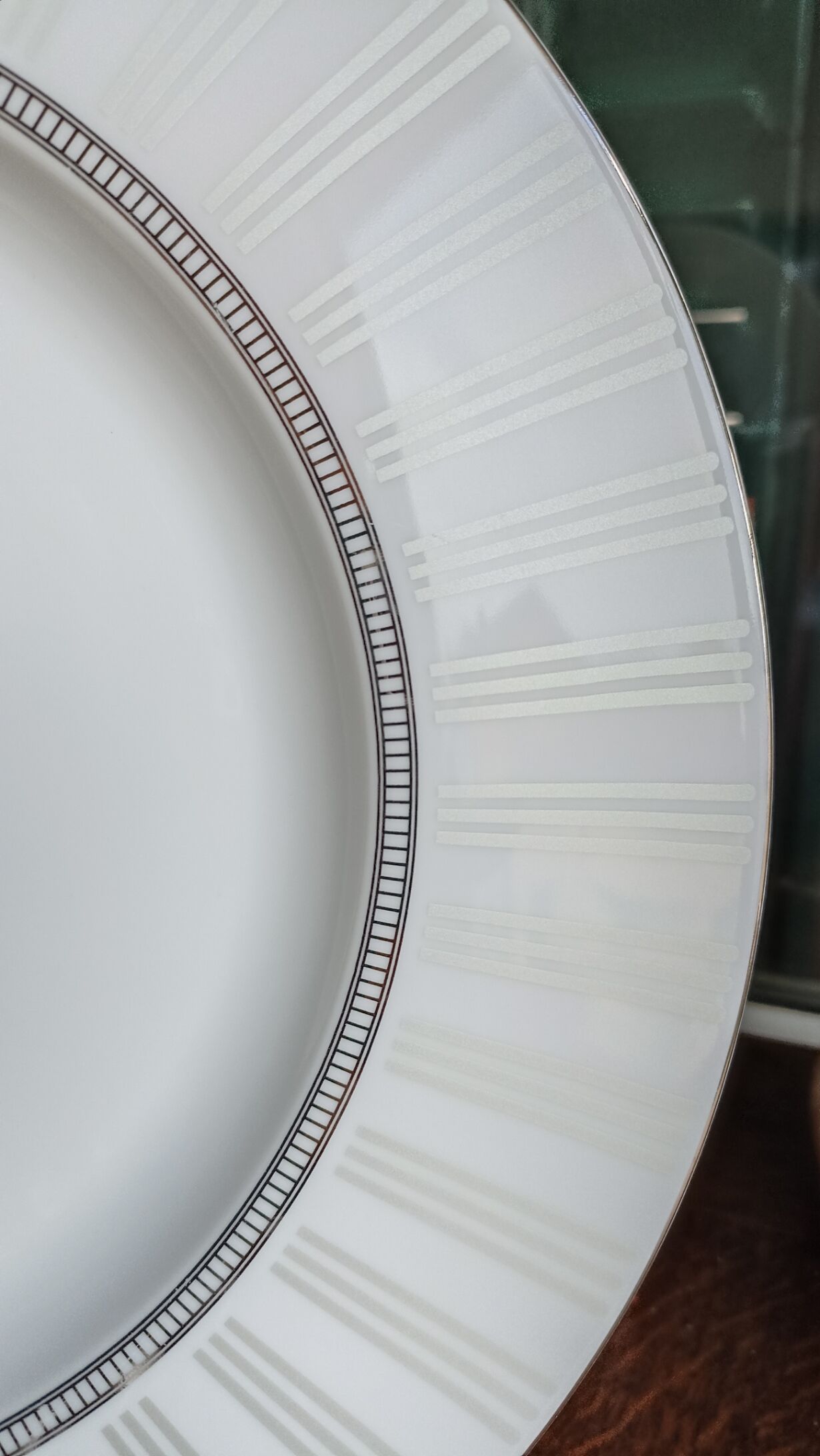 Guy Degrenne serving dish in Limoges porcelain, Venice Day Platinum