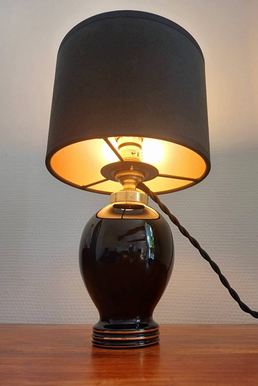 Lampe de table vintage en opaline noire avec abat-jour en velours neuf