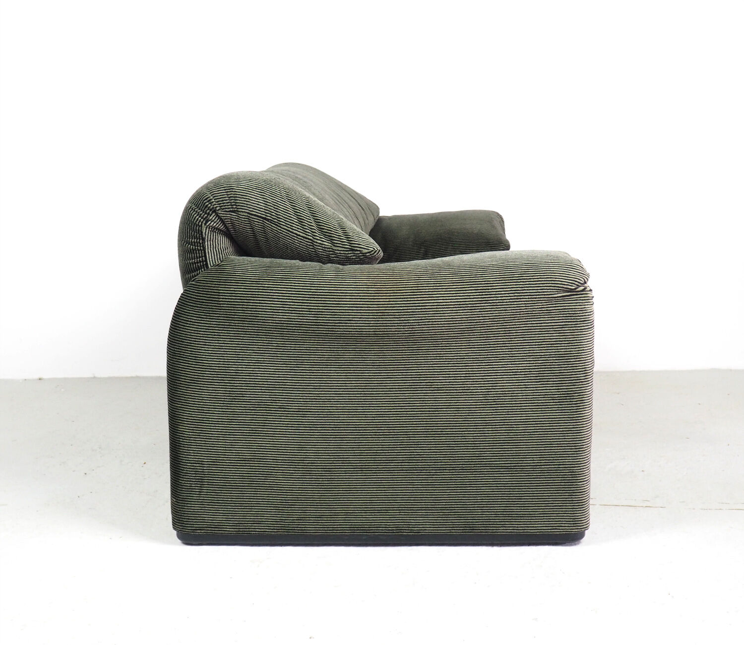 Maralunga 2 seater sofa by Vico Magistretti for Cassina