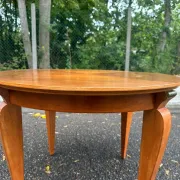 Vintage round coffee table Art Deco style — Light wood & saber legs 1940