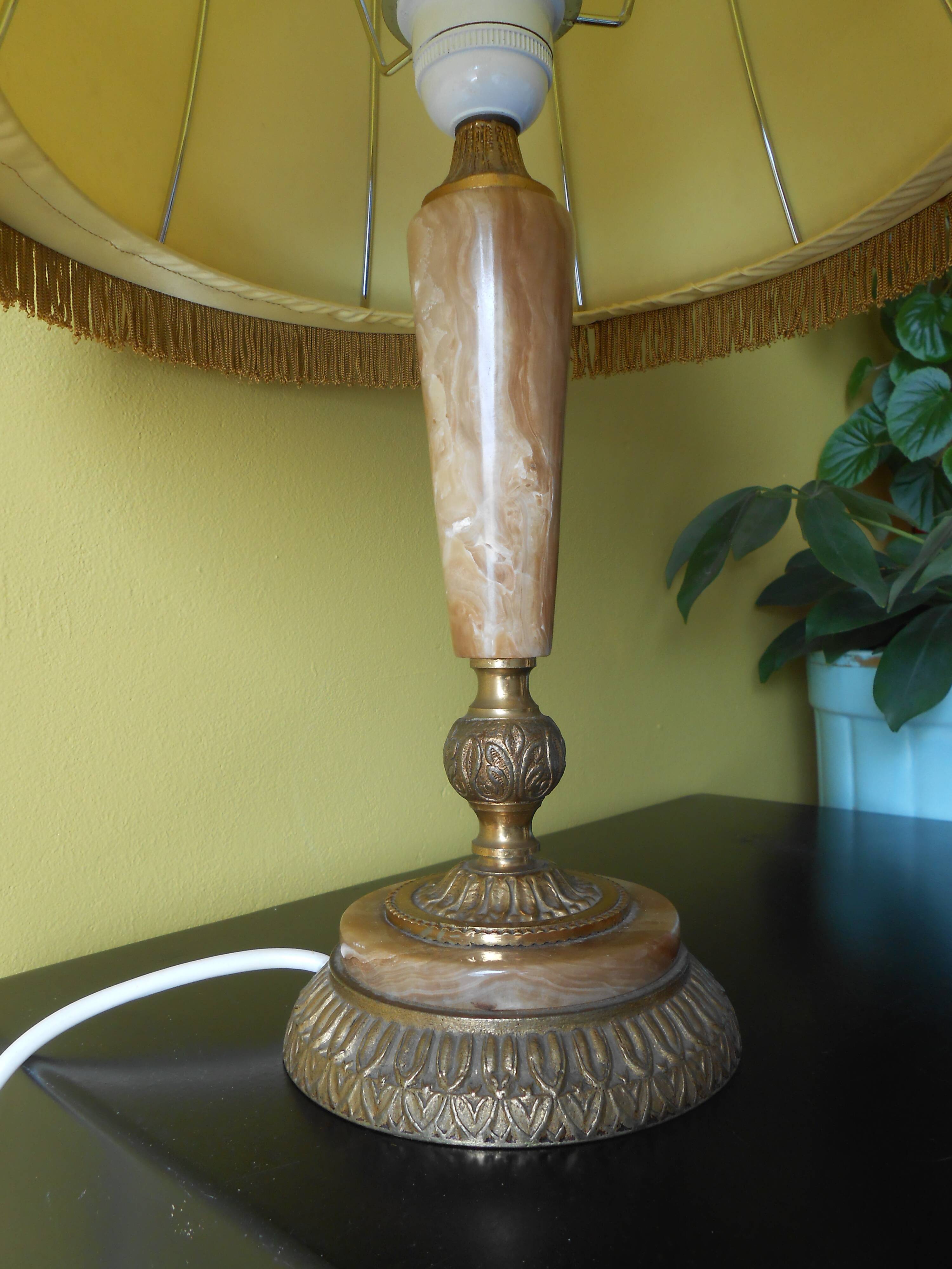Alabaster lamp and gilt bronze, silk Lampshade