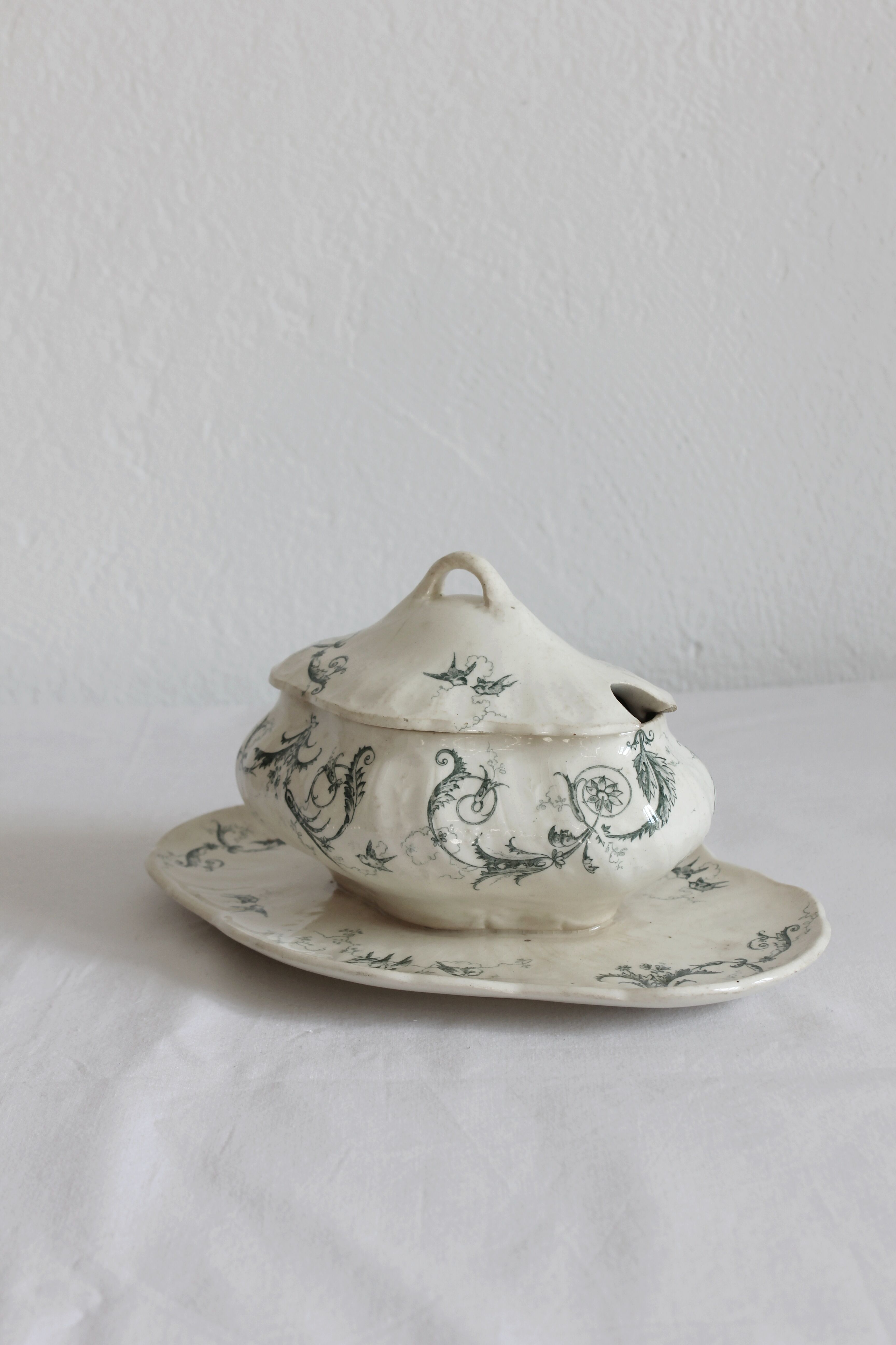 Saucière en terre de fer "Rinceaux" Opaque de Gien