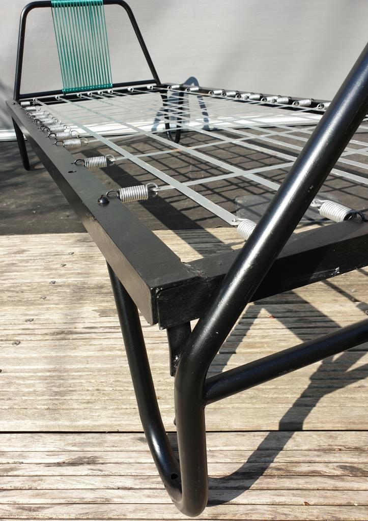 Metal bed  scoubidous green metal