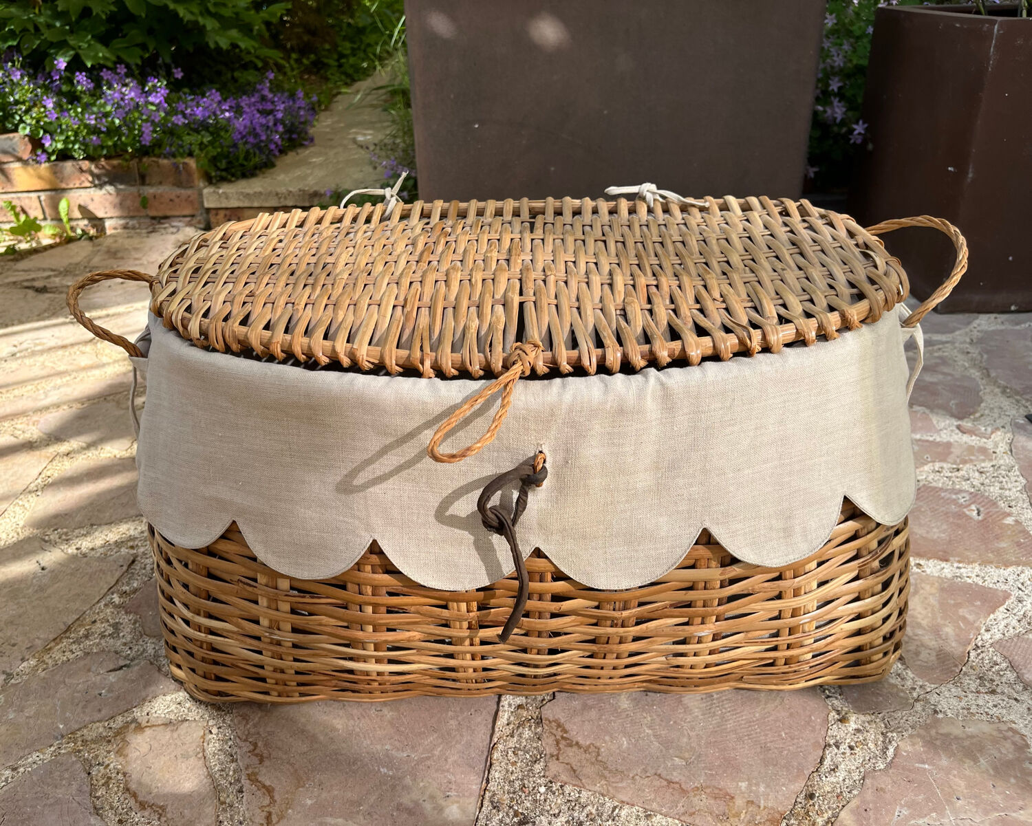 Wicker laundry basket