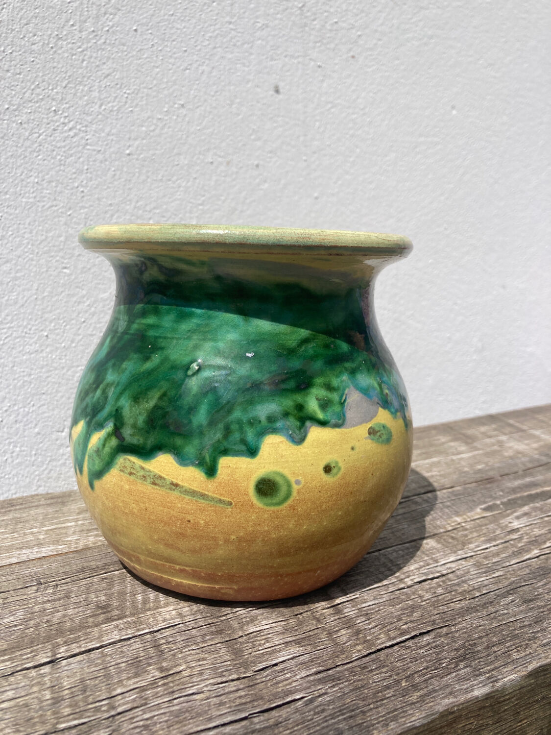 Cache pot vernissé vert et jaune Poterie de Saint Uze début XXe