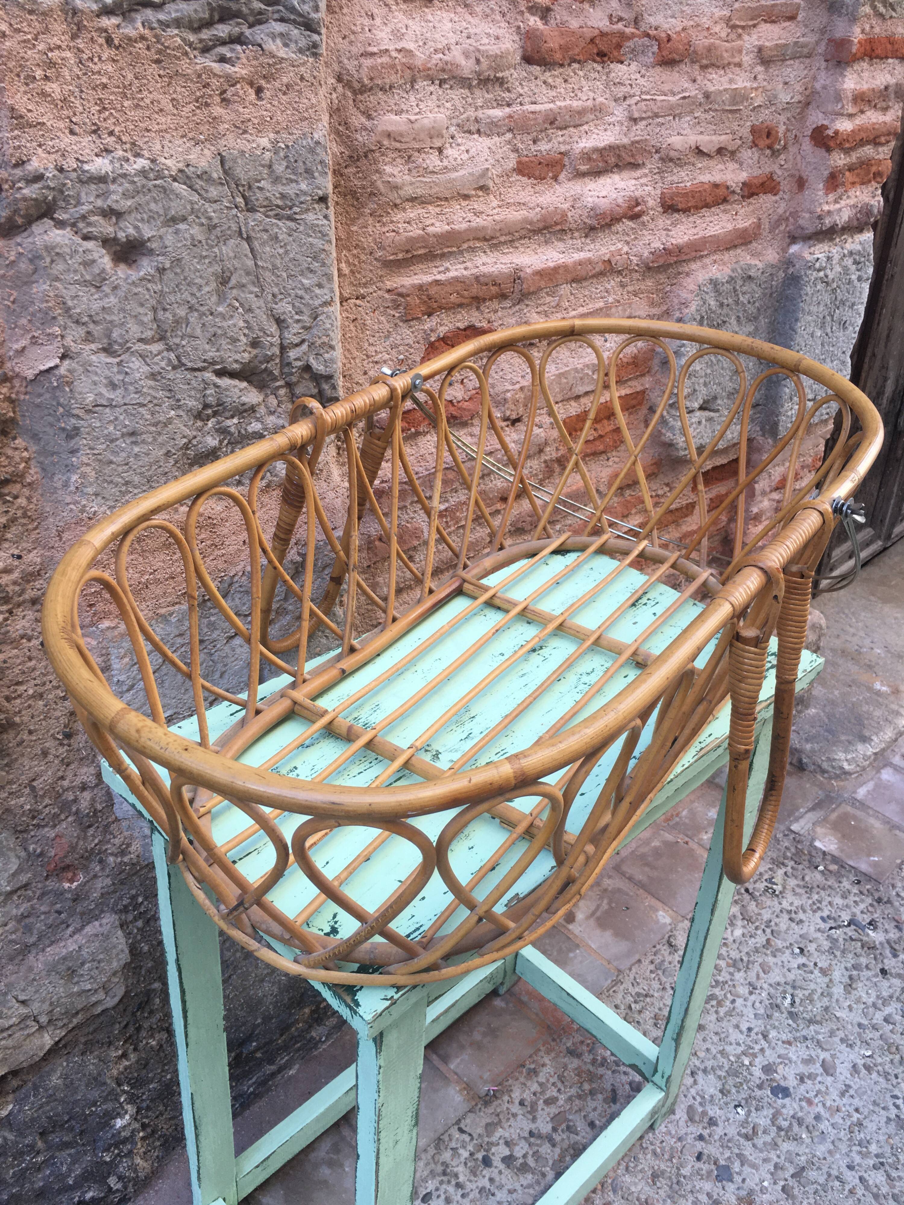 Rattan bassinet with hood arches