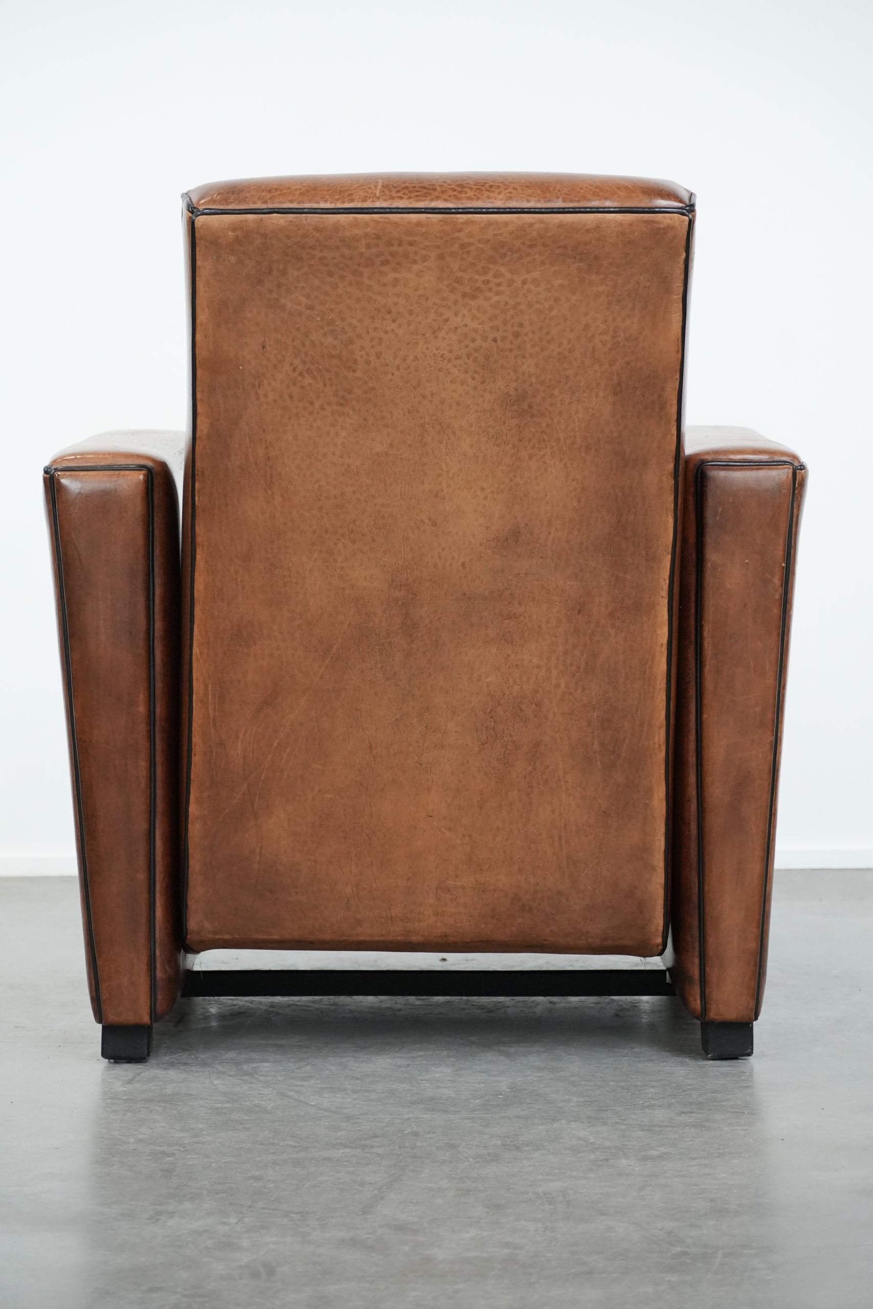 Comfortable and adjustable sheepskin relax armchair with a sleek design