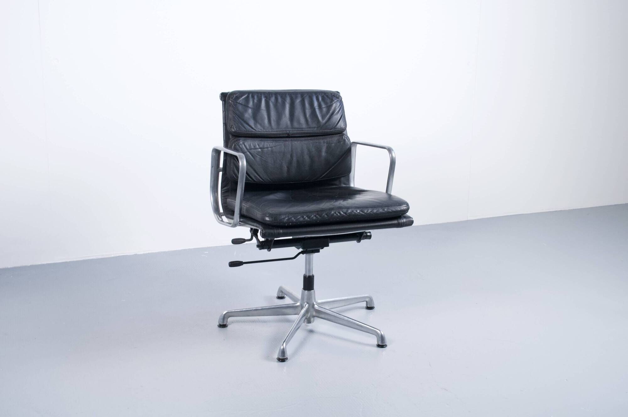 SOFT PAD CHAIR EA 217 EAMES BLACK LEATHER HERMAN MILLER PUBLISHED BY ICF 1970s