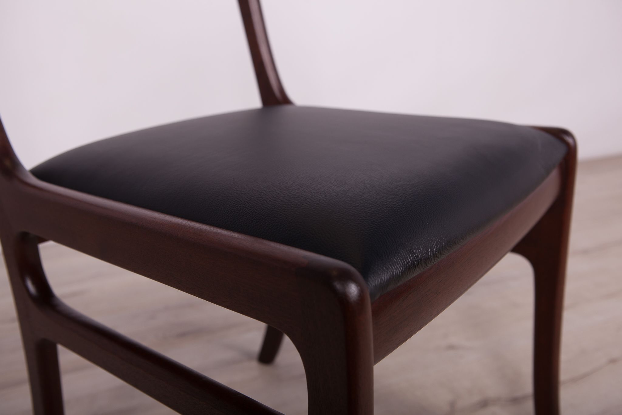 Set of 8 danish dining chairs by Ole Wanscher for Poul Jeppesens Møbelfabrik, 1960s