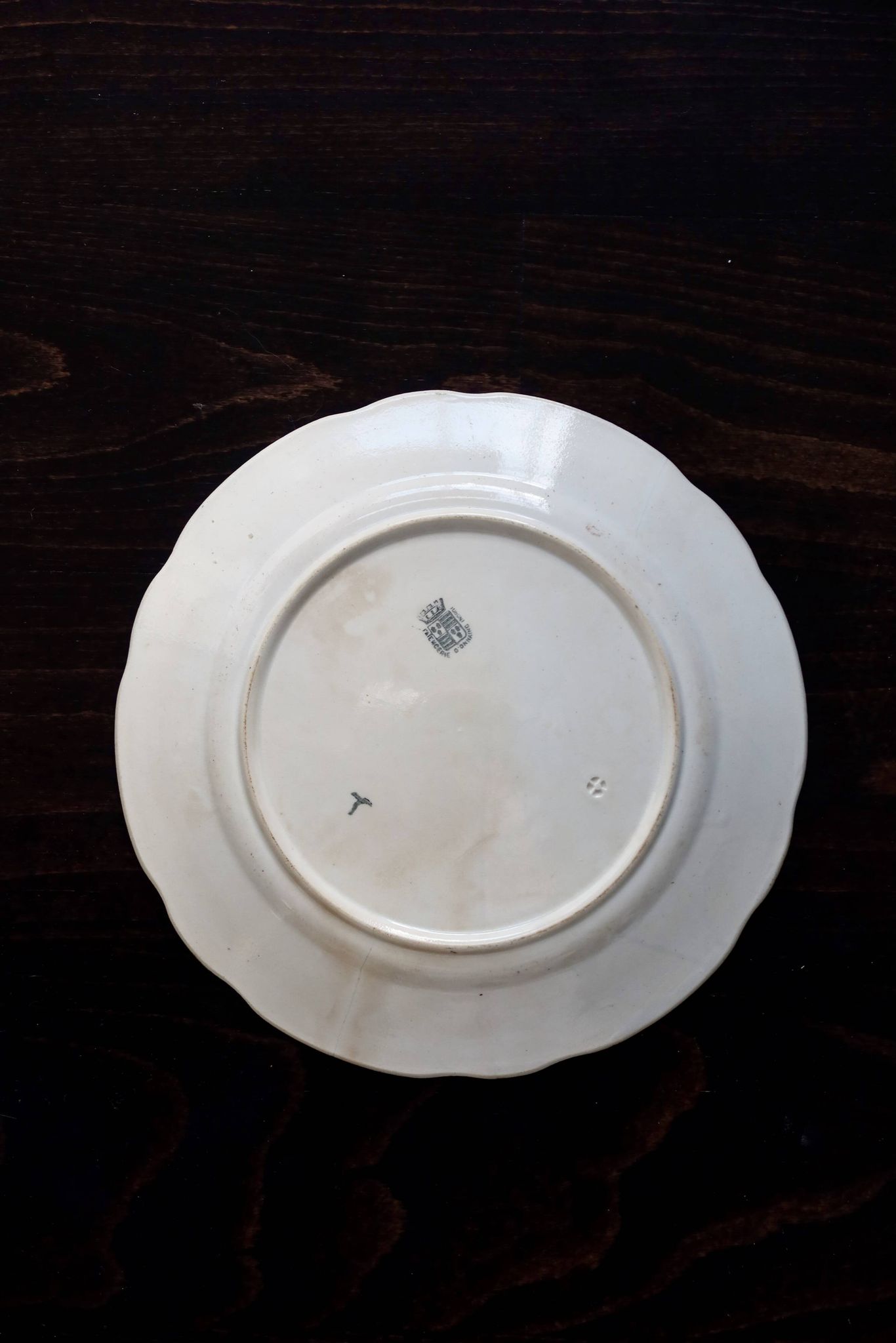 Antique flat plates, ironstone, Onnaing Nord - Floral and ribbon pattern.