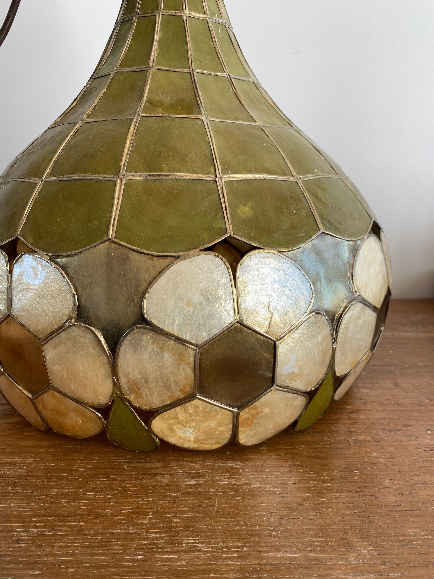 Mother-of-pearl ceiling lamp