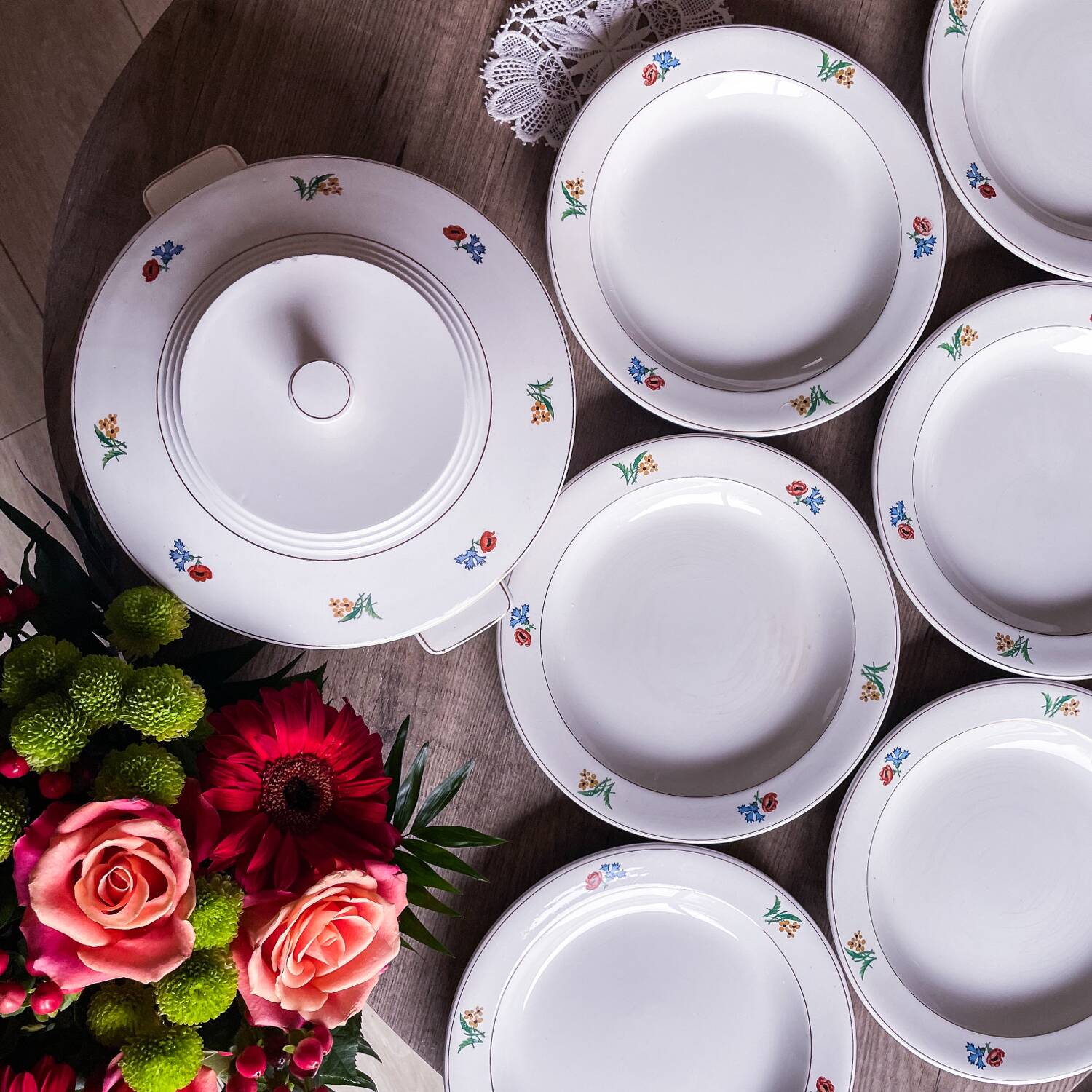 Gien flower service: 6 plates + 1 tureen
