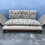 Bench reads art deco