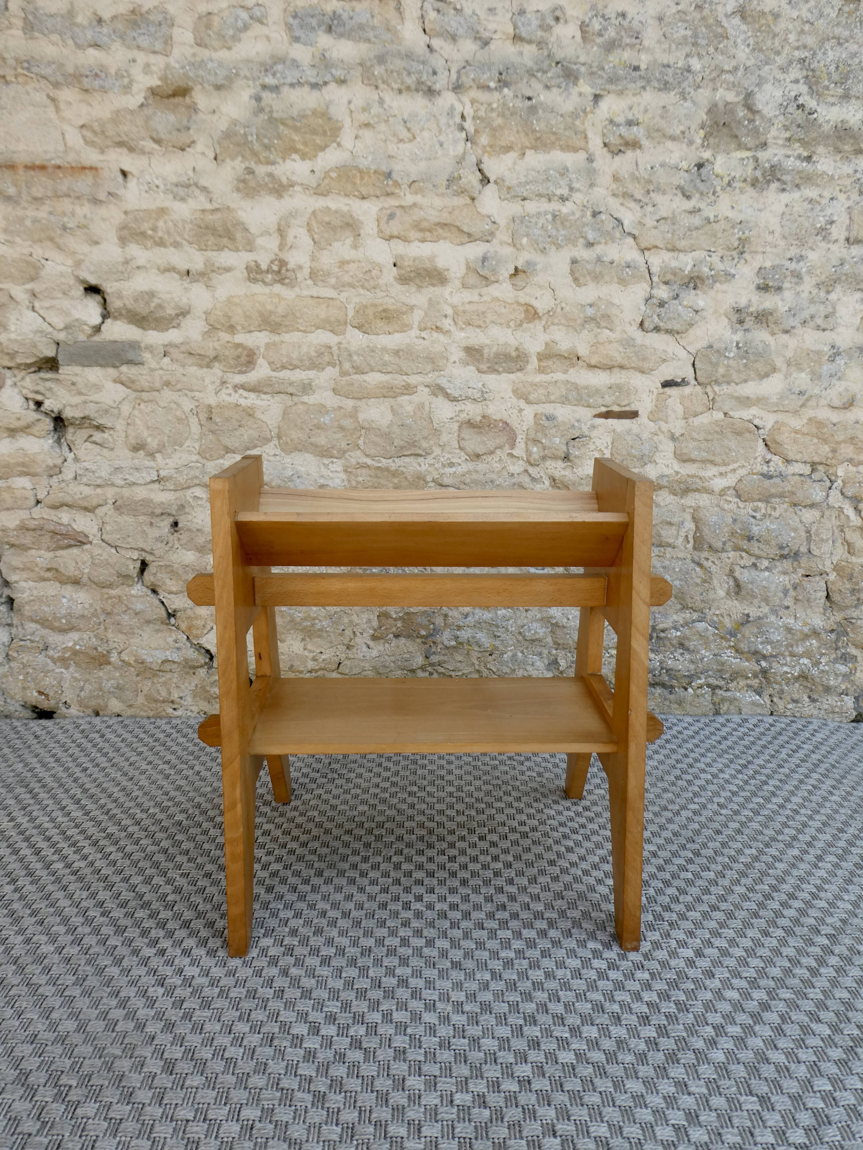 Light wood side table magazine rack