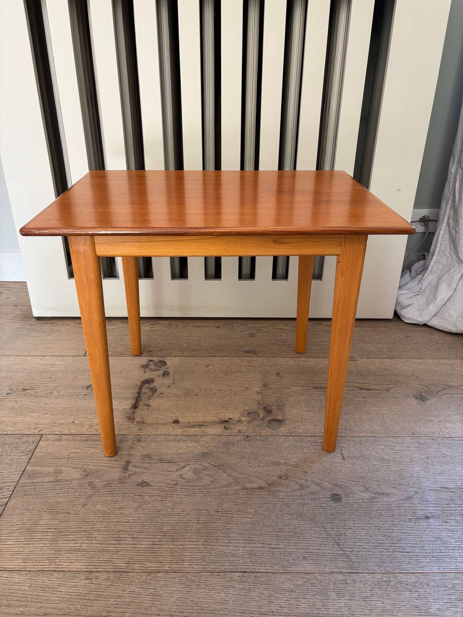 Petite table teck et hêtre - Suède années 70