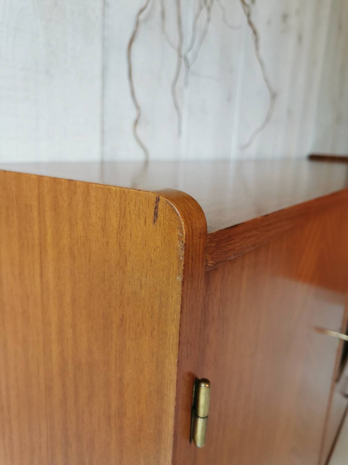 Compass feet sideboard