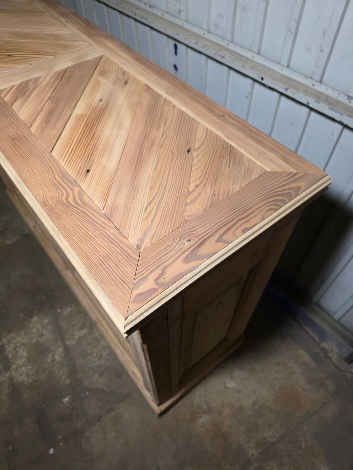 19th-century buffet in solid fir with a chevron top (shallow)