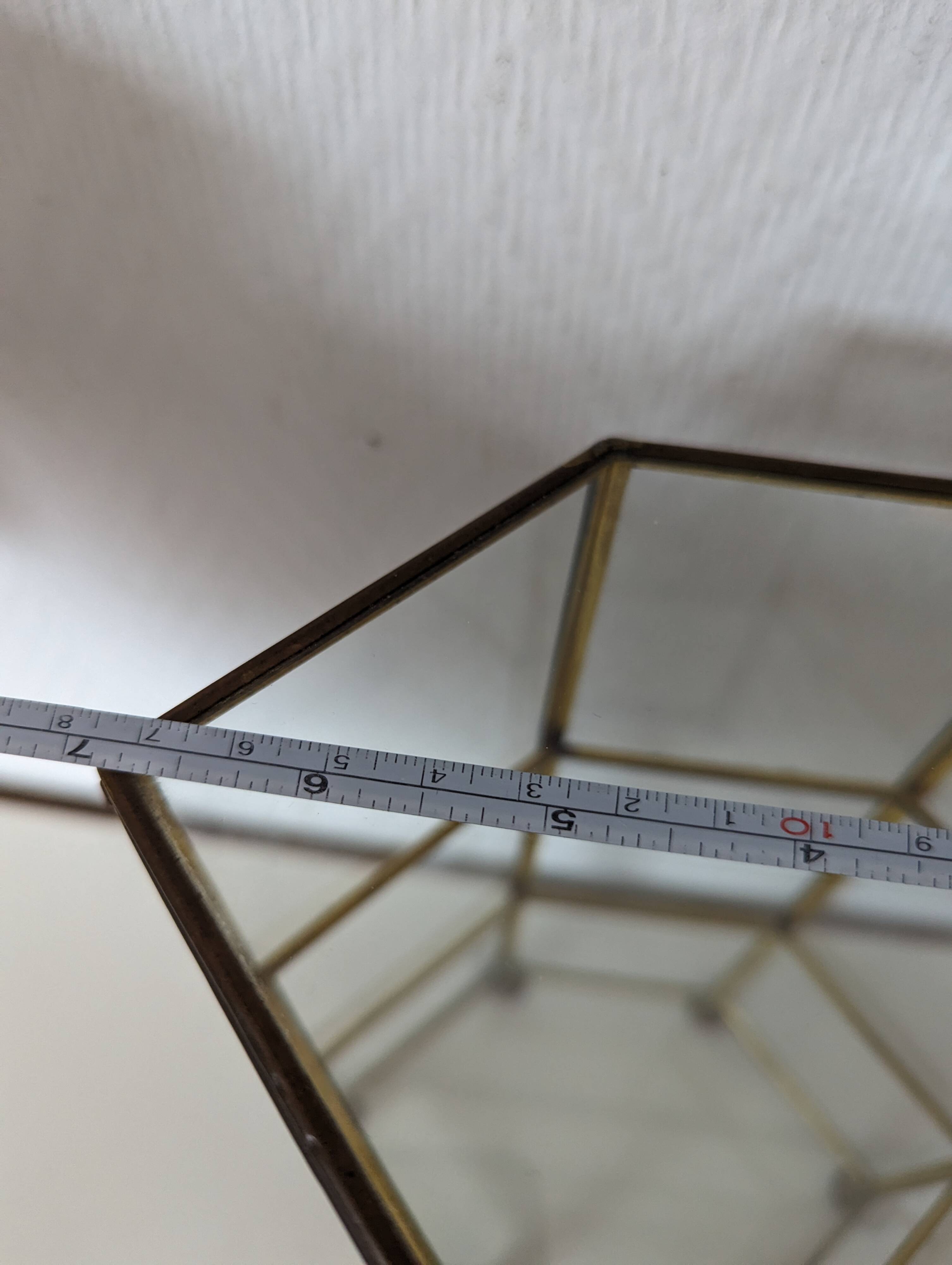 Vitrine pour miniatures, armoire en verre et laiton