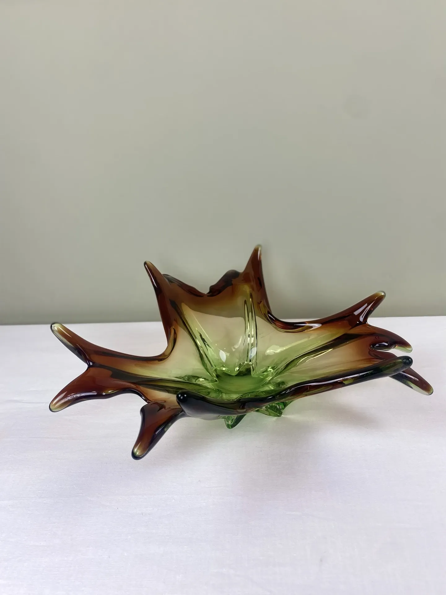 Coupe sculpturale en verre soufflé mis century