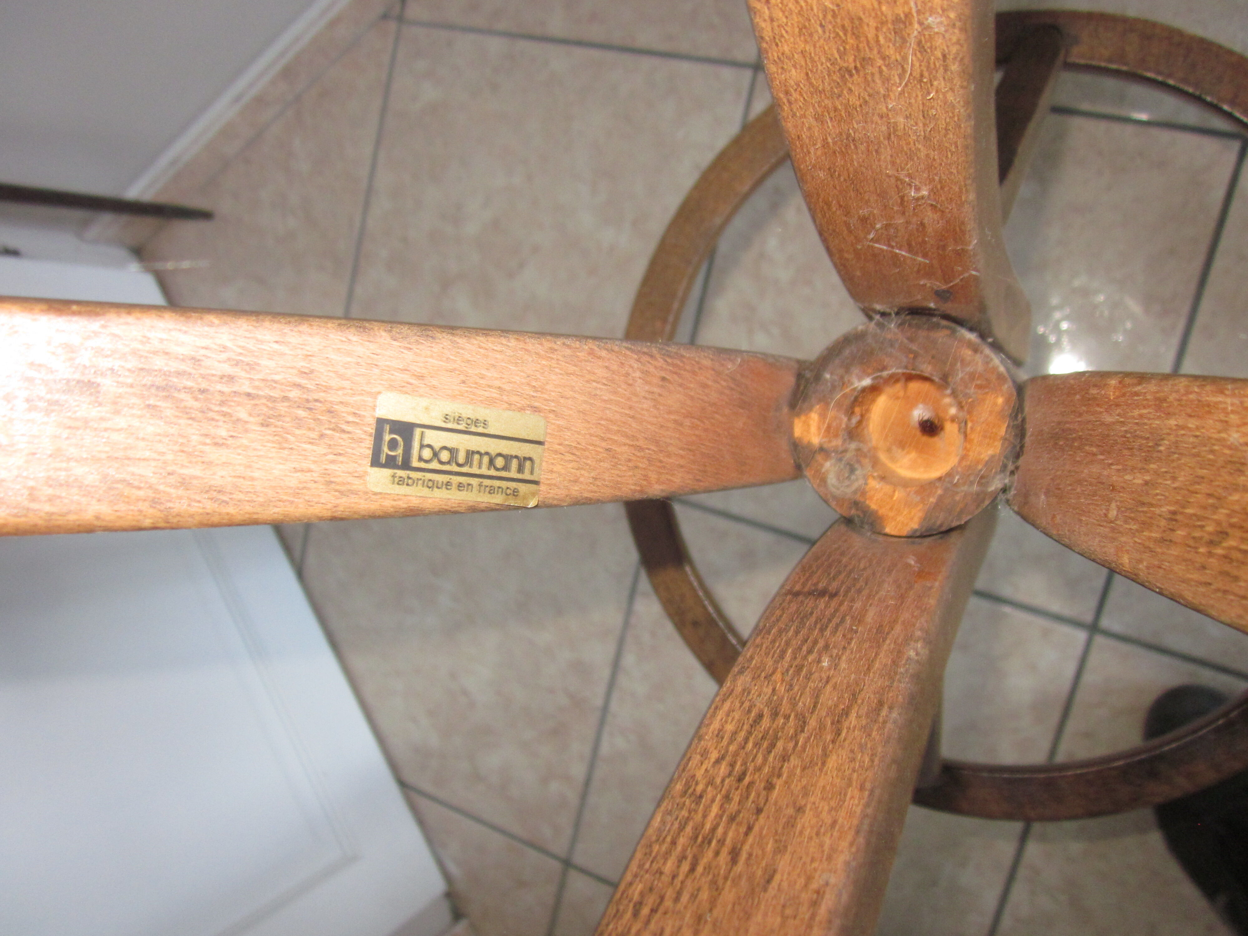 Baumann parrot coat rack