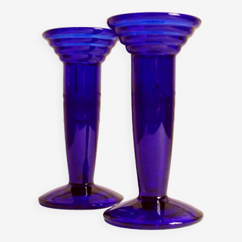 Set de 2 bougeoirs ou soliflores en verre moulé