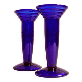 Set de 2 bougeoirs ou soliflores en verre moulé