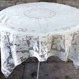 Square tablecloth 1900 very embroidered for round table